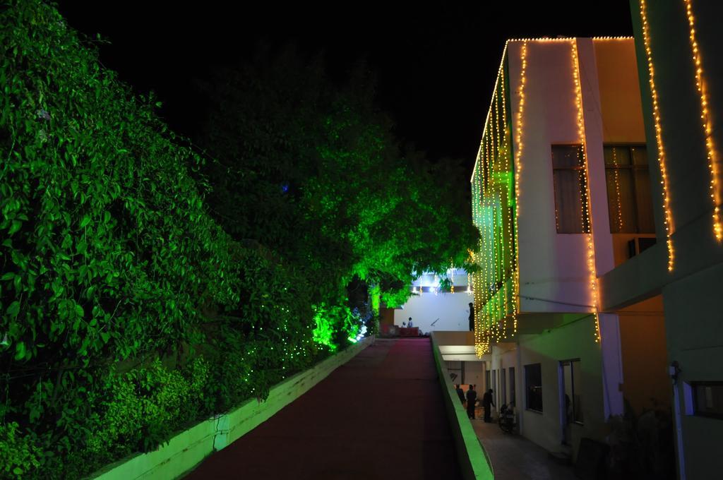 Hotel Maruti Mandapam Jabalpur Exterior photo